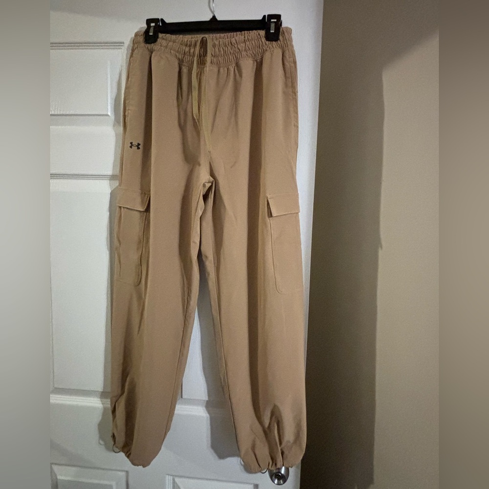 Under Armour Women’s Tan Cargo Joggers